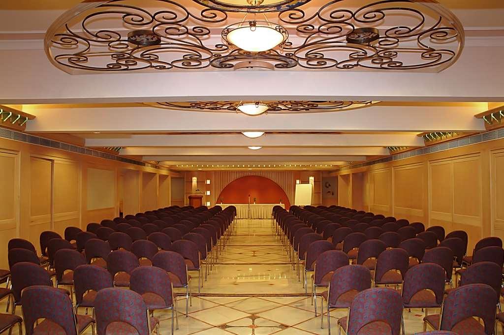 Comfort Inn President Near Ahmedabad Junction Station Instalações foto
