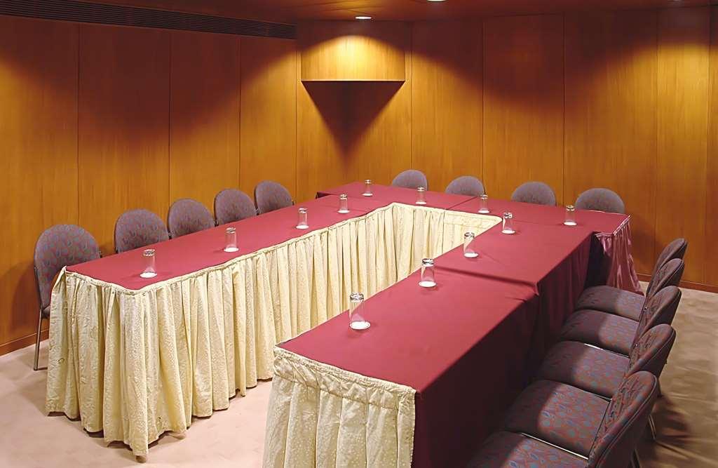 Comfort Inn President Near Ahmedabad Junction Station Instalações foto